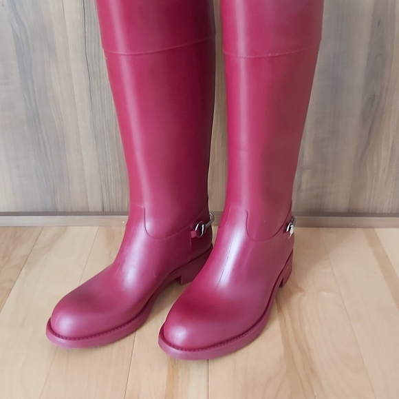 RED GUCCI RAIN BOOTS - Picture 3 of 12